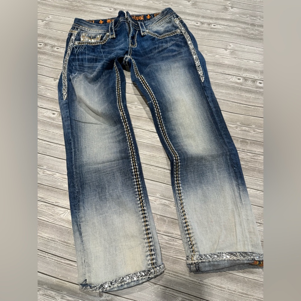 Rock Revival Aroa crop